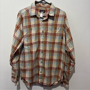 Patagonia Cream and Tan Button Down Size Medium